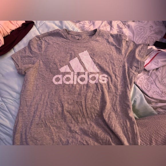 ADIDAS TEE SIZE: XL✨✨ - Picture 3 of 4